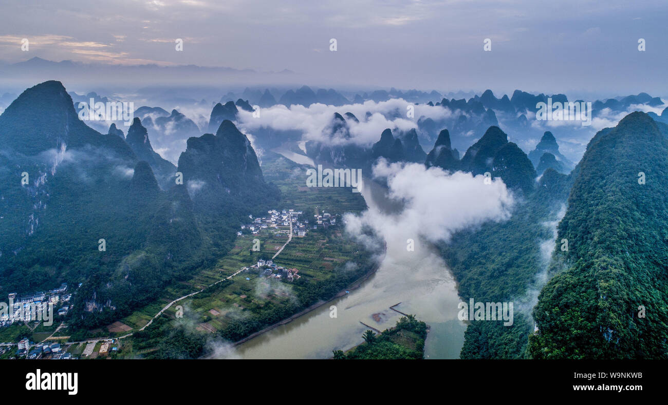 Guangxi, Guangxi, China. 15 Aug, 2019. Foto am Morgen des Fluss Lijiang in Xingping xianggong Berg, Stadt, Yangshuo, 13.08.2019. Credit: SIPA Asien/ZUMA Draht/Alamy leben Nachrichten Stockfoto