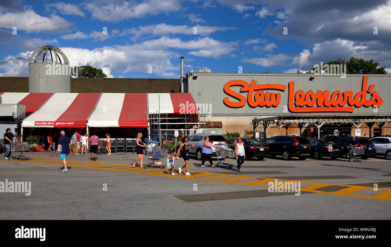 Stew Leonard's, 100 Westport Avenue, Norwalk, CT. Außenansicht eines Milchladens und Supermarkts. Stockfoto
