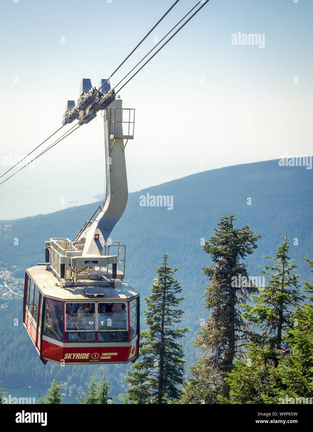 Ein Blick auf den Grouse Mountain Skyride Gondel auf Grouse Mountain in North Vancouver, British Columbia, Kanada. Stockfoto