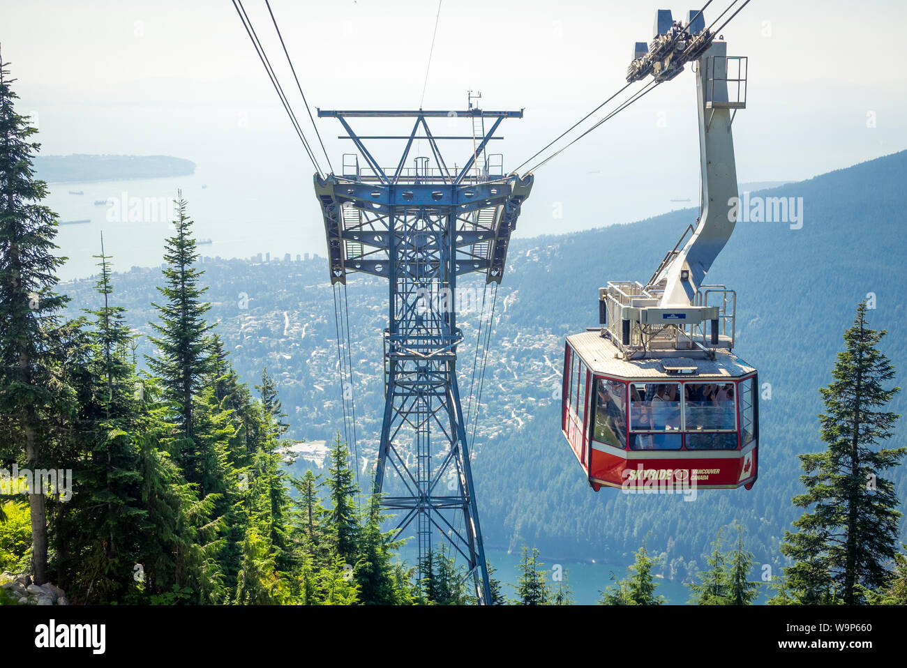 Ein Blick auf den Grouse Mountain Skyride Gondel auf Grouse Mountain in North Vancouver, British Columbia, Kanada. Stockfoto