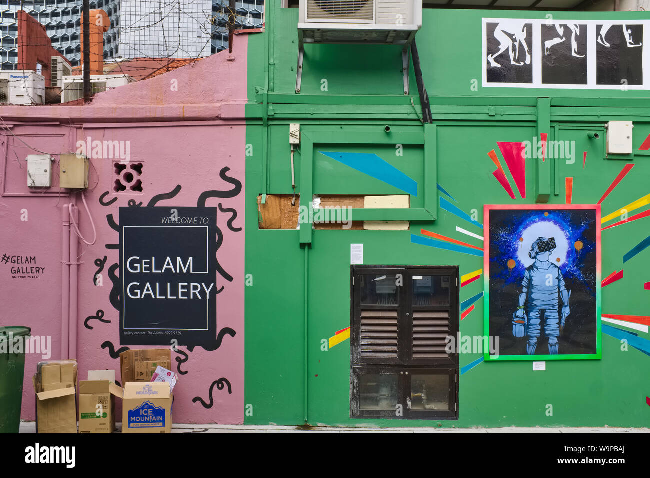 Wandmalereien in einem Back Lane in Malay Heritage Area Kampong Glam, jetzt ein 'hip', 'Bohème' Bereich, in der Nähe der Arabischen Straße und dem Sultan, Moschee, Singapur Stockfoto