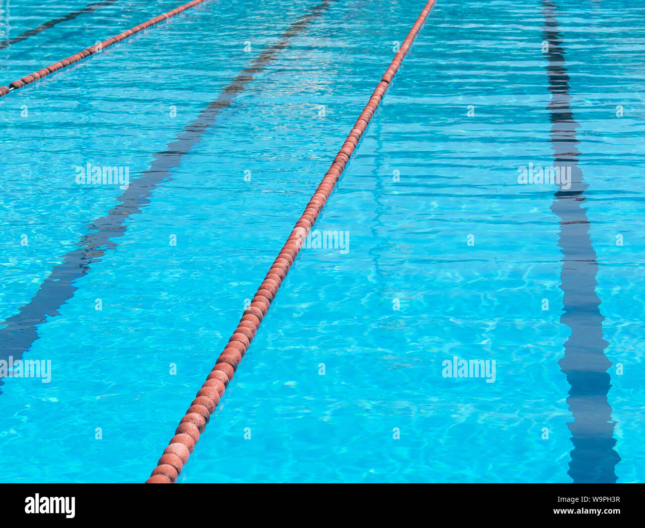 Detail der olympischen Schwimmbad orange float Cork Markierungslinie Stockfoto