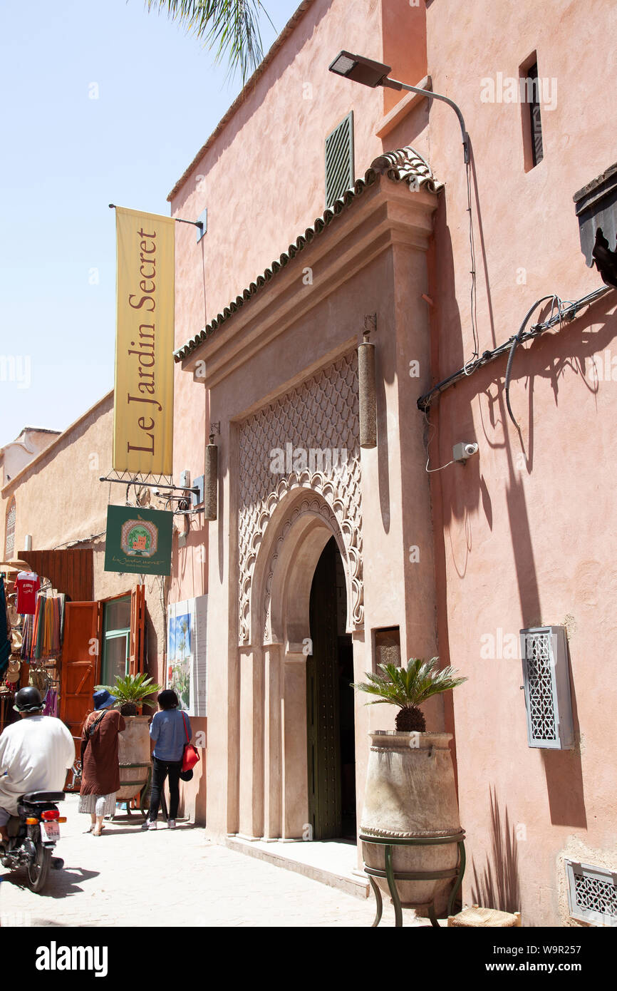 Eingang zum Le Jardin Secret aus Allewya in Medina, Marrakesch - Marokko Stockfoto