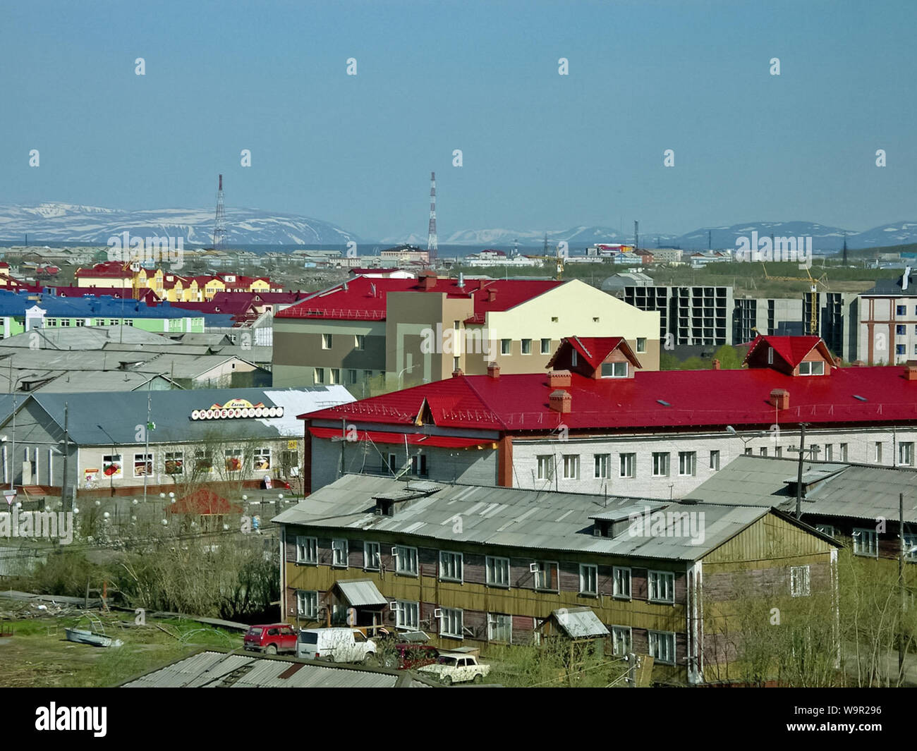 Salekhard, Russland - 15 Juli 2007: salekhard Stadt, zwei-stöckige Häuser in einem Wohngebiet der Stadt. Sibirien ist ein yamal. Stockfoto