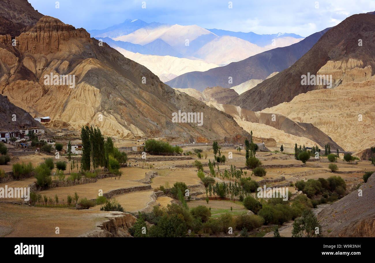 Moon Valley und Himalaya Gebirge, Lamayuru, Ladakh, Indien Stockfoto