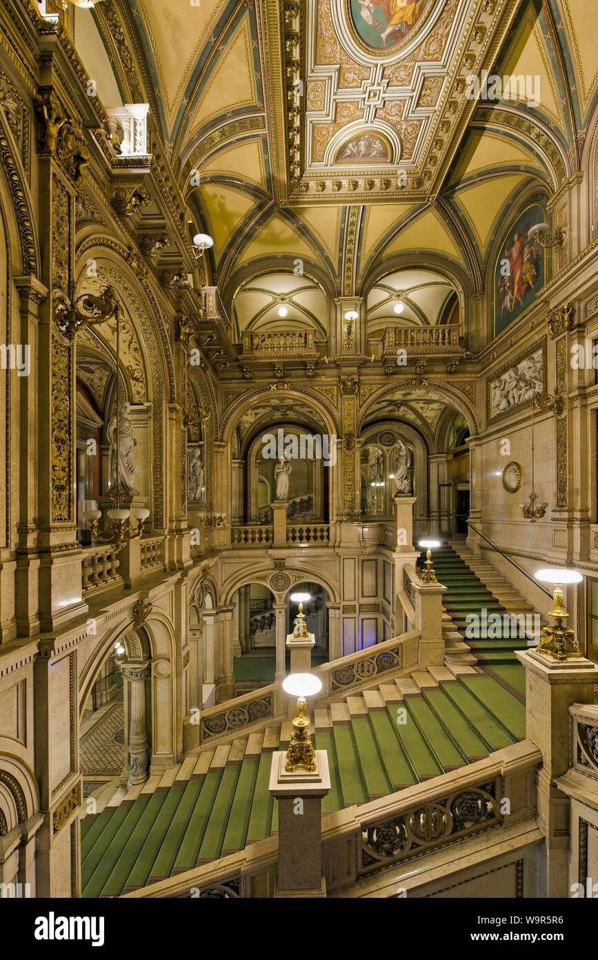 Innenansicht, Treppenhaus der Staatsoper, Wien, Österreich Stockfoto