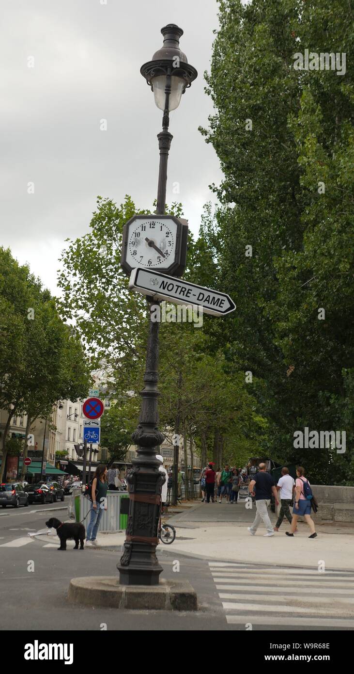 Notre Dame in Paris als Renovierung....... so funktioniert das Leben geht. Stockfoto