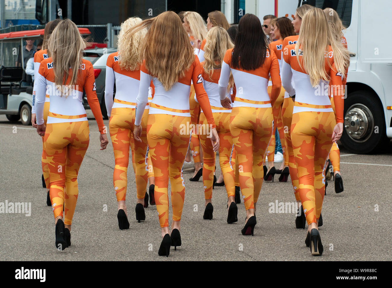 Grid Girls auf Rennstrecke, Zandvoort, Provinz Nordholland, Niederlande, Europa, Zandvoort Stockfoto