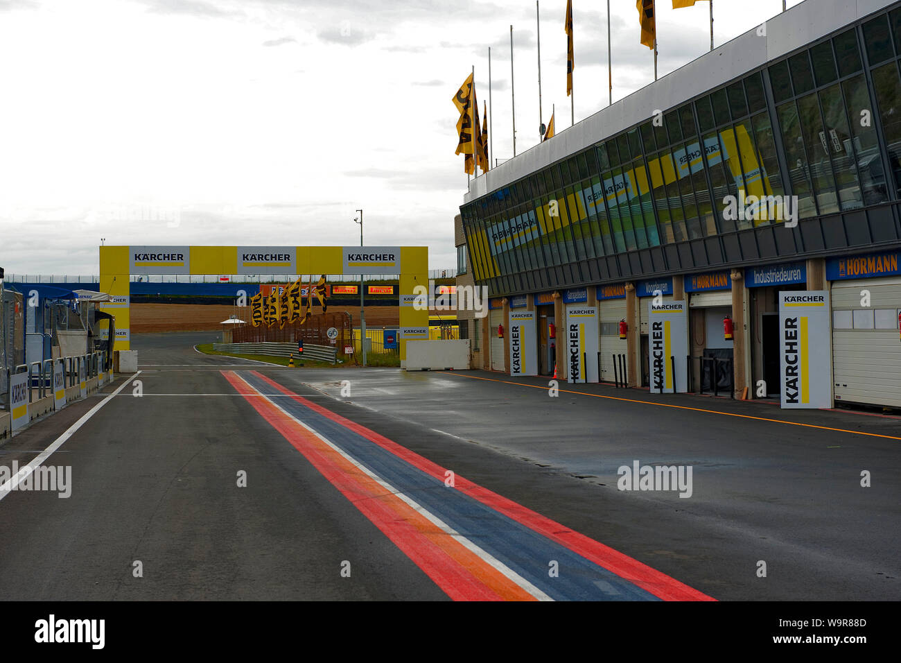 Rennstrecke von Zandvoort, Ausfahrt Pit Lane, Boxengasse, Zandvoort, Provinz Noord-Holland, Niederlande, Europa, Zandvoort Stockfoto