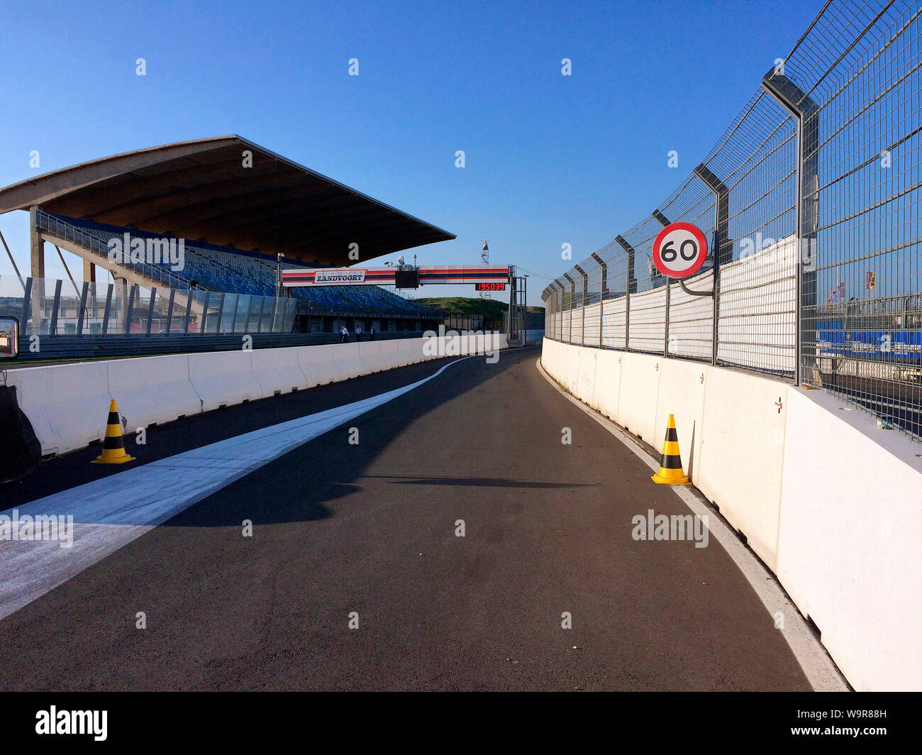 Rennstrecke von Zandvoort, Ausfahrt Pit Lane, Boxengasse, Zandvoort, Provinz Noord-Holland, Niederlande, Europa, Zandvoort Stockfoto