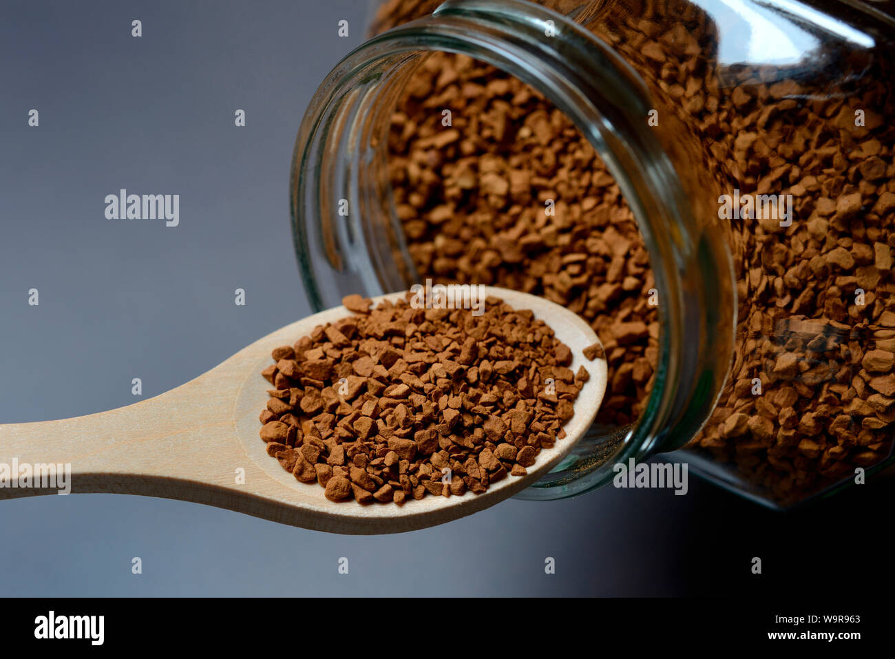 Glas mit Instant Kaffee, Coffea arabica Stockfoto