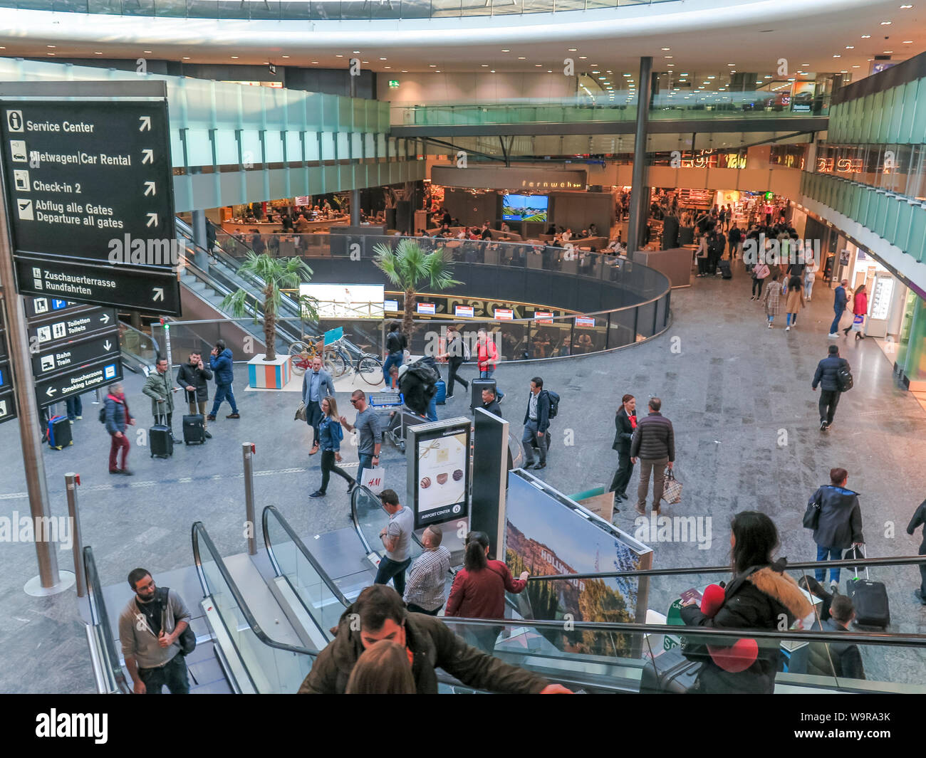 Wartehalle, Flughafen Kloten, Zürich, Schweiz Stockfoto
