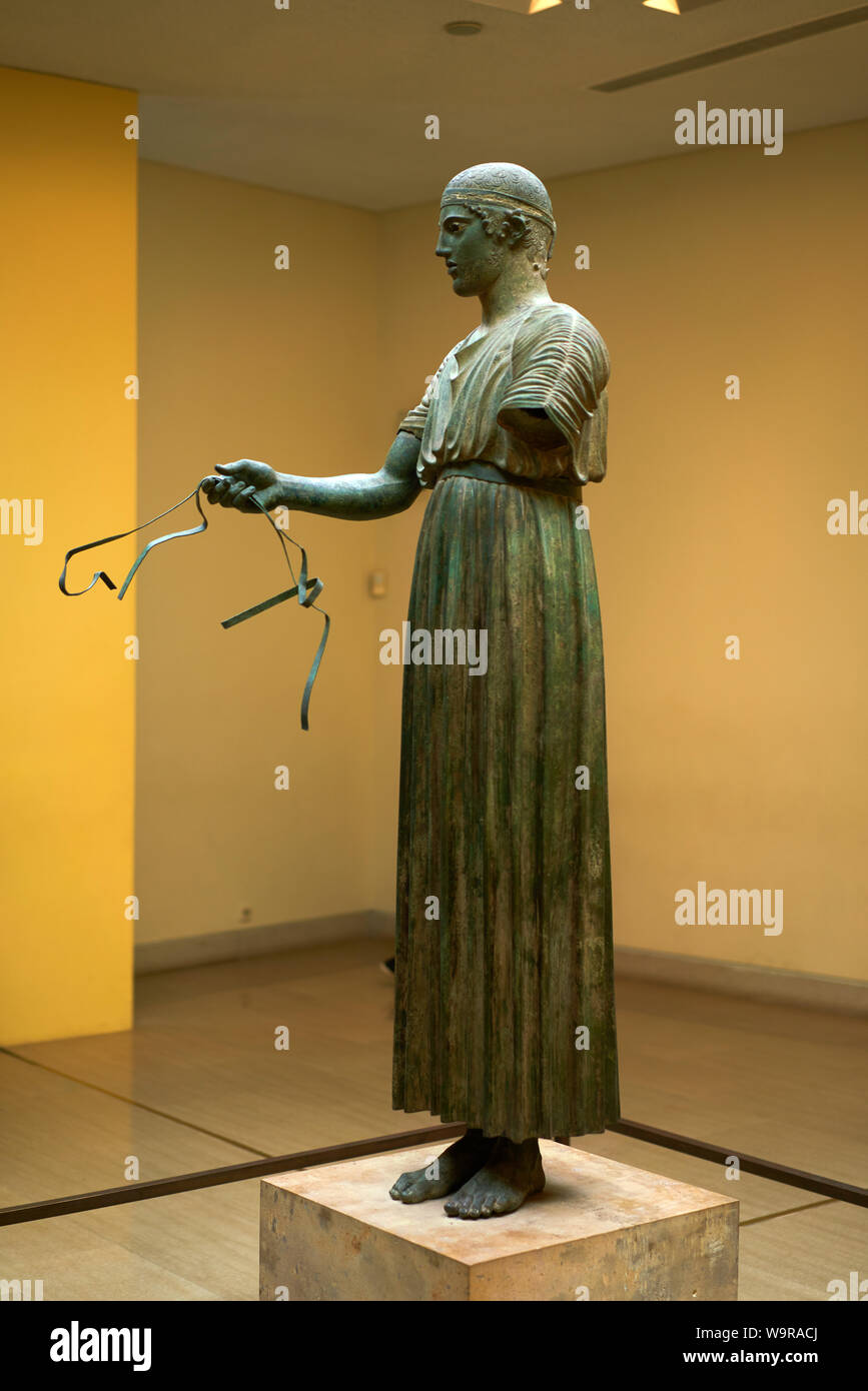 Der Wagenlenker von Delphi, einer der bekanntesten antiken griechischen Statuen, Bronze, in 478 BC Besetzung in Delphi Museum Stockfoto