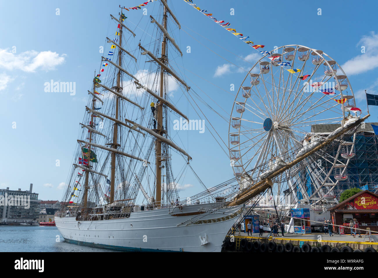 Der brasilianischen Marine Cisne Branco Schiff Vorbereitung für das Tall Ship Race Hafen in Bergen, Norwegen 2019 Stockfoto