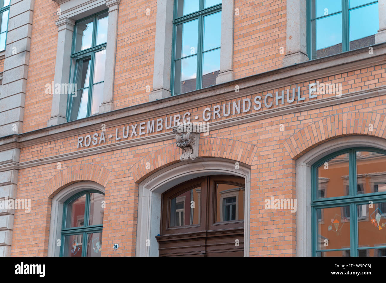 CHEMNITZ, Deutschland - 14 August 2019 rosa luxemburg Grundschule Schule. Stockfoto