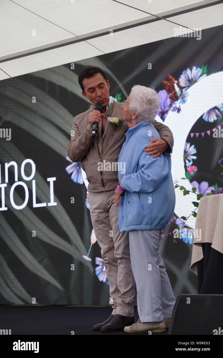 Southport, Merseyside, UK. 15. August 2019. Bruno Tonioli, BBC streng Come Dancing Richter, öffnet die Southport Flower Show. Credit: Ken Biggs/Alamy Leben Nachrichten. Stockfoto