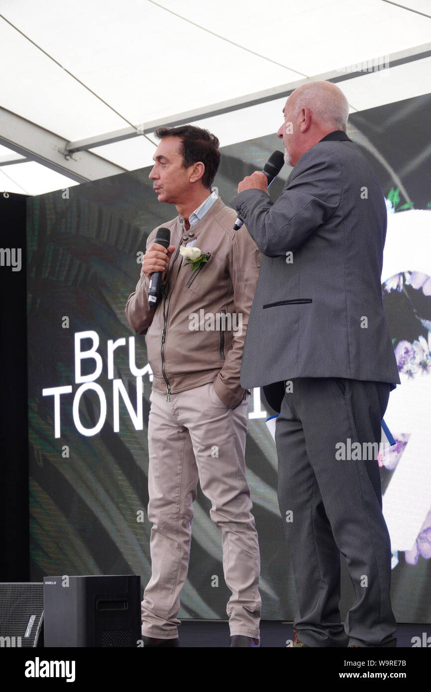 Southport, Merseyside, UK. 15. August 2019. Bruno Tonioli, BBC streng Come Dancing Richter, öffnet die Southport Flower Show. Credit: Ken Biggs/Alamy Leben Nachrichten. Stockfoto