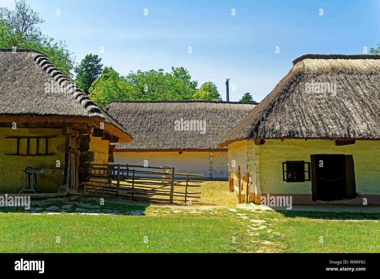 Heimatmuseum, Göcseji Village Museum, Häuser, Reetdächer Stockfoto