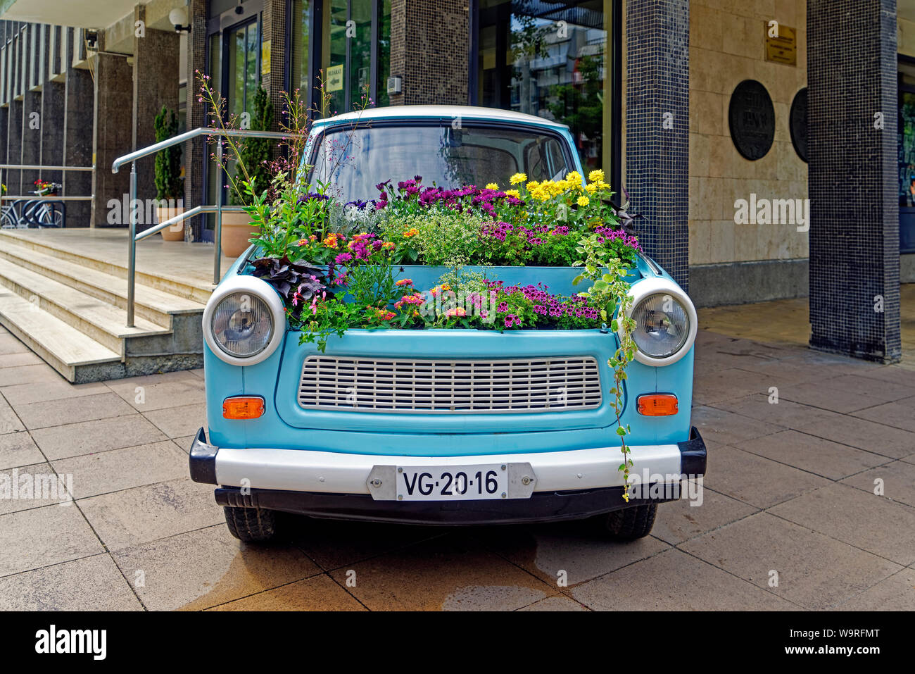 Auto, Trabant, Blumenkasten, Dekoration Stockfoto