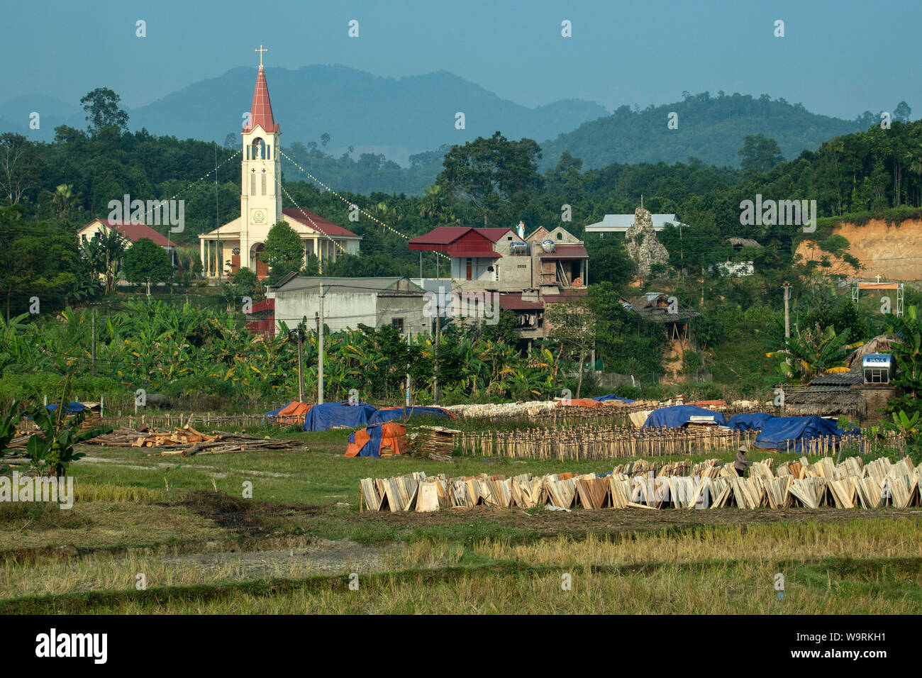 Asien, Asien, Südostasien, Vietnam, Nordirland, katholische Kirche in der Landschaft *** Local Caption *** Stockfoto