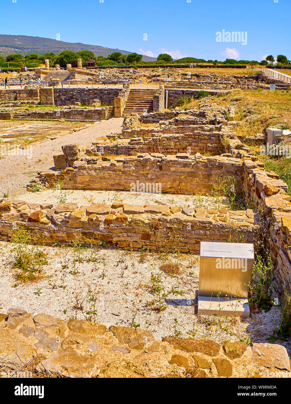 Tarifa, Spanien - Juni 28., 2019. Bleibt der Forum Shops. Baelo Claudia archäologische Stätte. Tarifa, Cadiz. Andalusien, Spanien. Stockfoto