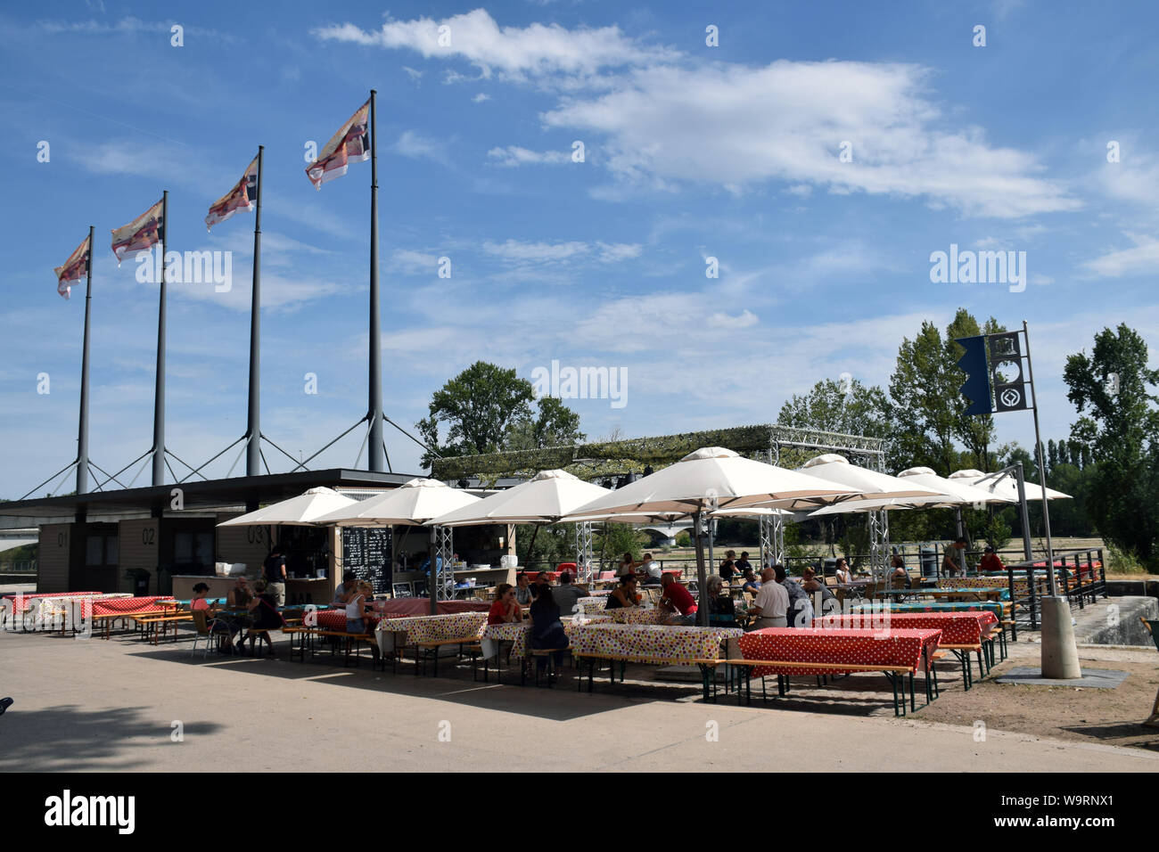 Le Boui-Boui, Sommer Bar & Restaurant, am Fluss Loire, Orleans, Loire Tal, Frankreich August 2019 Stockfoto