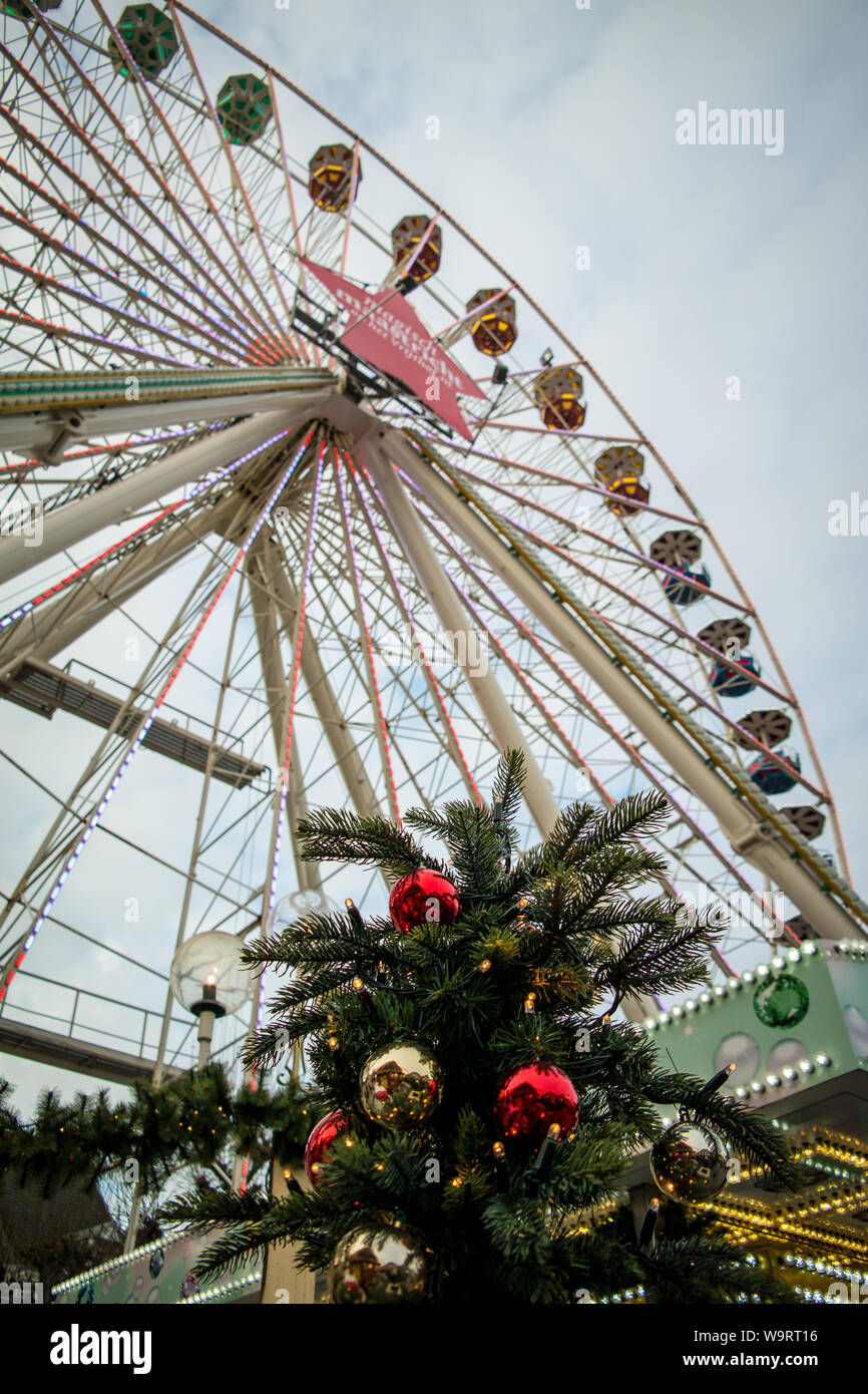 Riesenrad auf der Maastrichter Weihnachtsmarkt Stockfoto