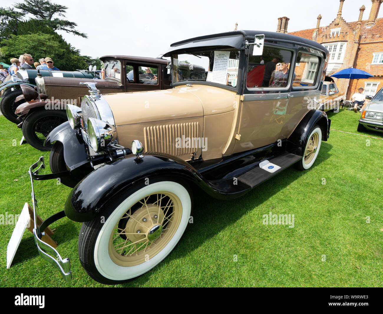 1928 Ford Modell A Tudor Sedan mit Gepäck trunk auf Zurück im Helmingham Festival der Klassischen & Sportwagen 2019 Stockfoto