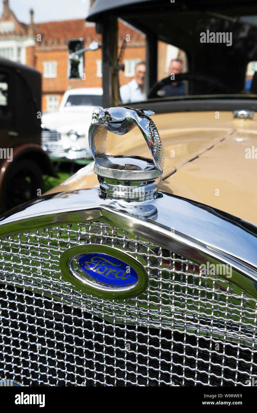 1928 Ford Modell A Tudor Sedan mit Gepäck trunk auf Zurück im Helmingham Festival der Klassischen & Sportwagen 2019 Stockfoto