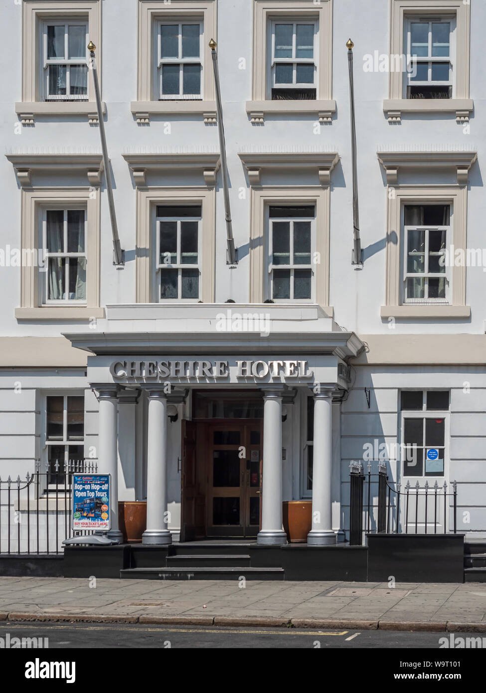 LONDON, Großbritannien - 26. JULI 2018: Außenansicht des Hotels in der Great Russell Street Stockfoto