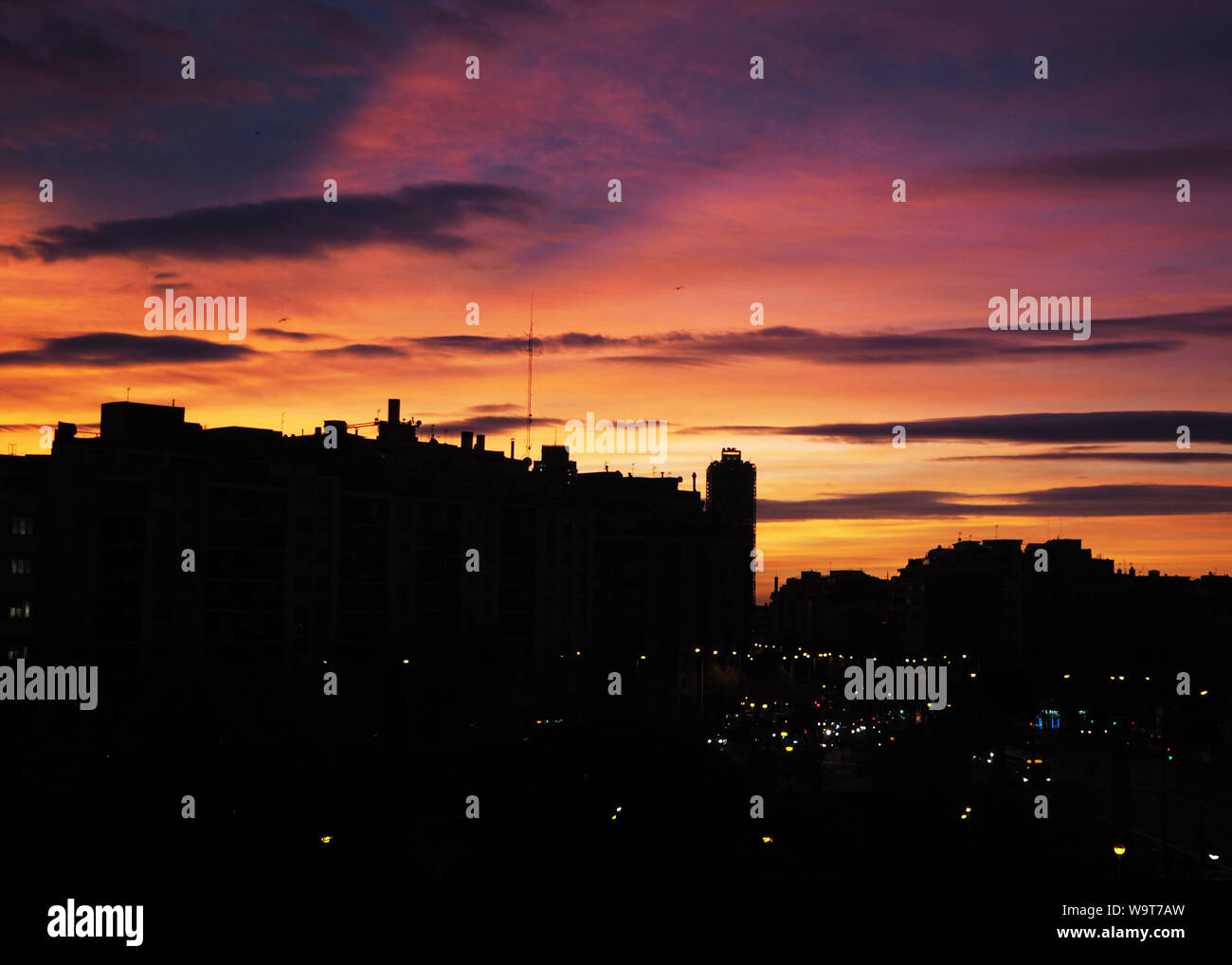 Sonnenuntergang in Barcelona. Hotel Arts und Orange Sky Stockfoto