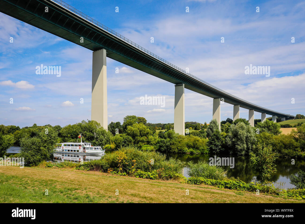 Mintard, Mülheim an der Ruhr, Ruhrgebiet, Nordrhein-Westfalen, Deutschland - Die mintarder Ruhrtalbruecke, auch Mintarder Brücke genannt wird, ist der longes Stockfoto