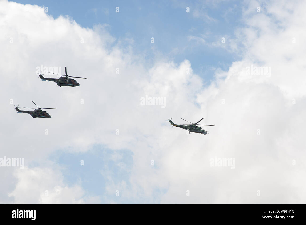 Silhouette von drei Hubschrauber fliegen in den Himmel Stockfoto