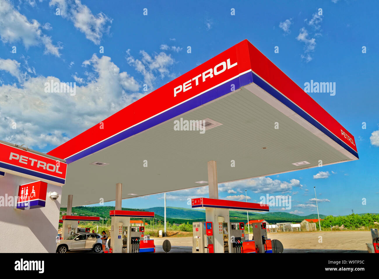 Tankstelle einfach eingebrannt als Benzin. Stockfoto