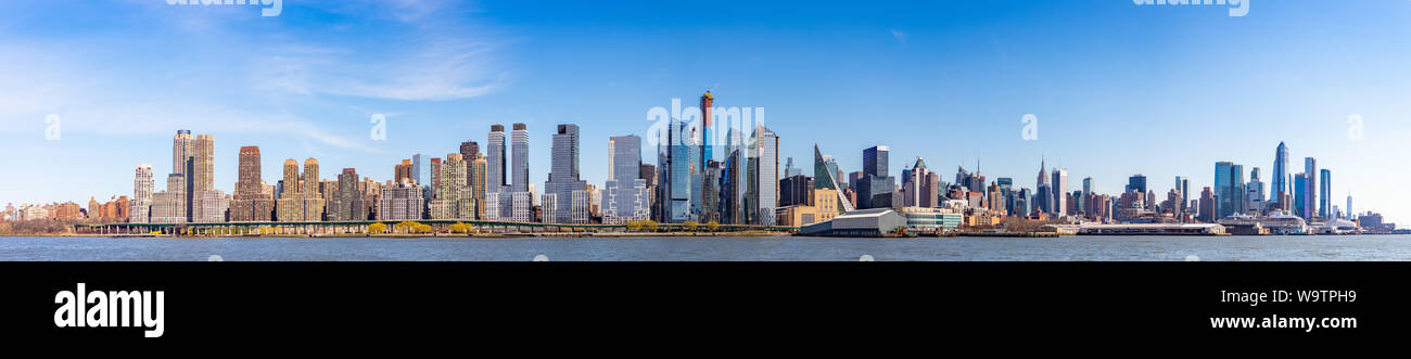 Ein Panorama Bild von New York als vom Hudson River aus gesehen. Stockfoto