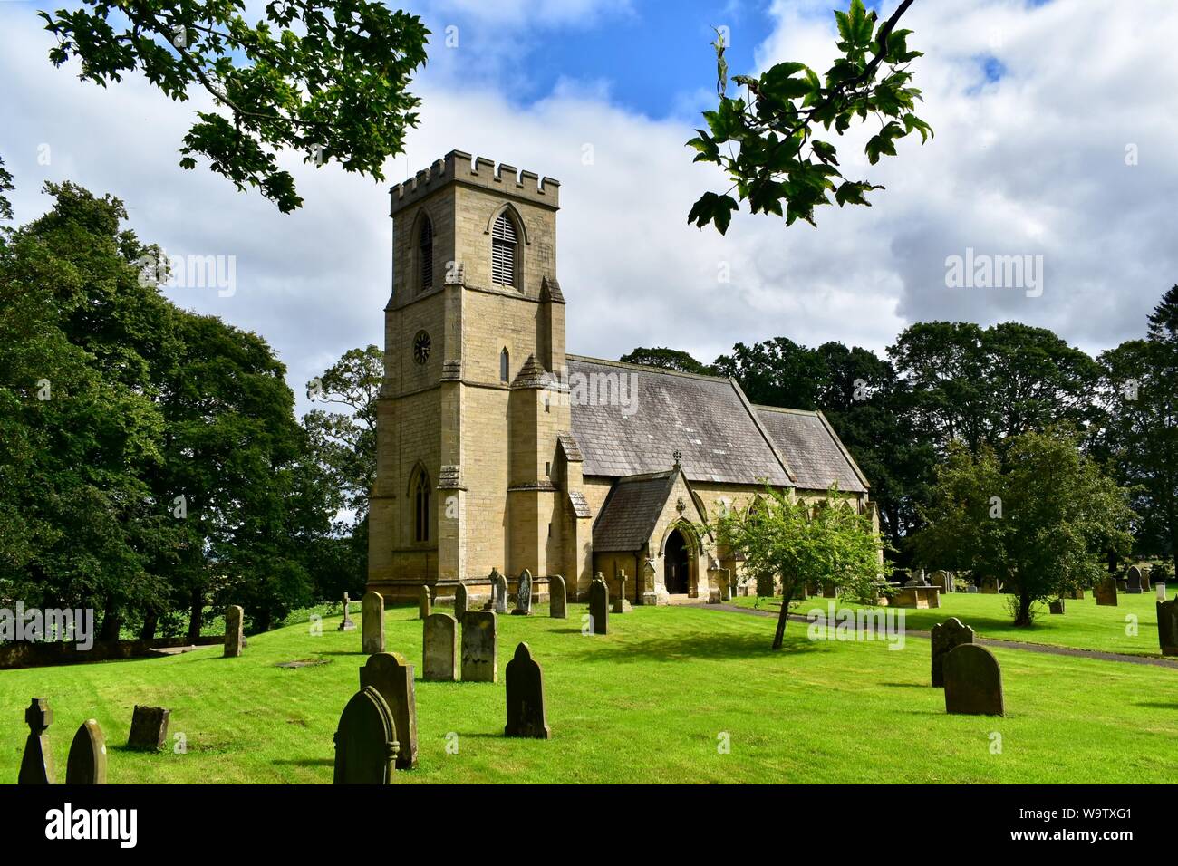 Die Kirche von St. Mary's & alle Heiligen in Cundall. Stockfoto