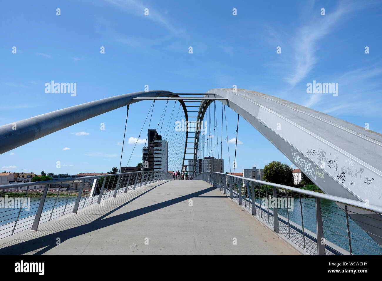 Ein Blick auf die drei Länder Brücke, die verbindet die Städte von Huningue in Frankreich mit der deutschen Stadt Weil-Am-Rhein Stockfoto