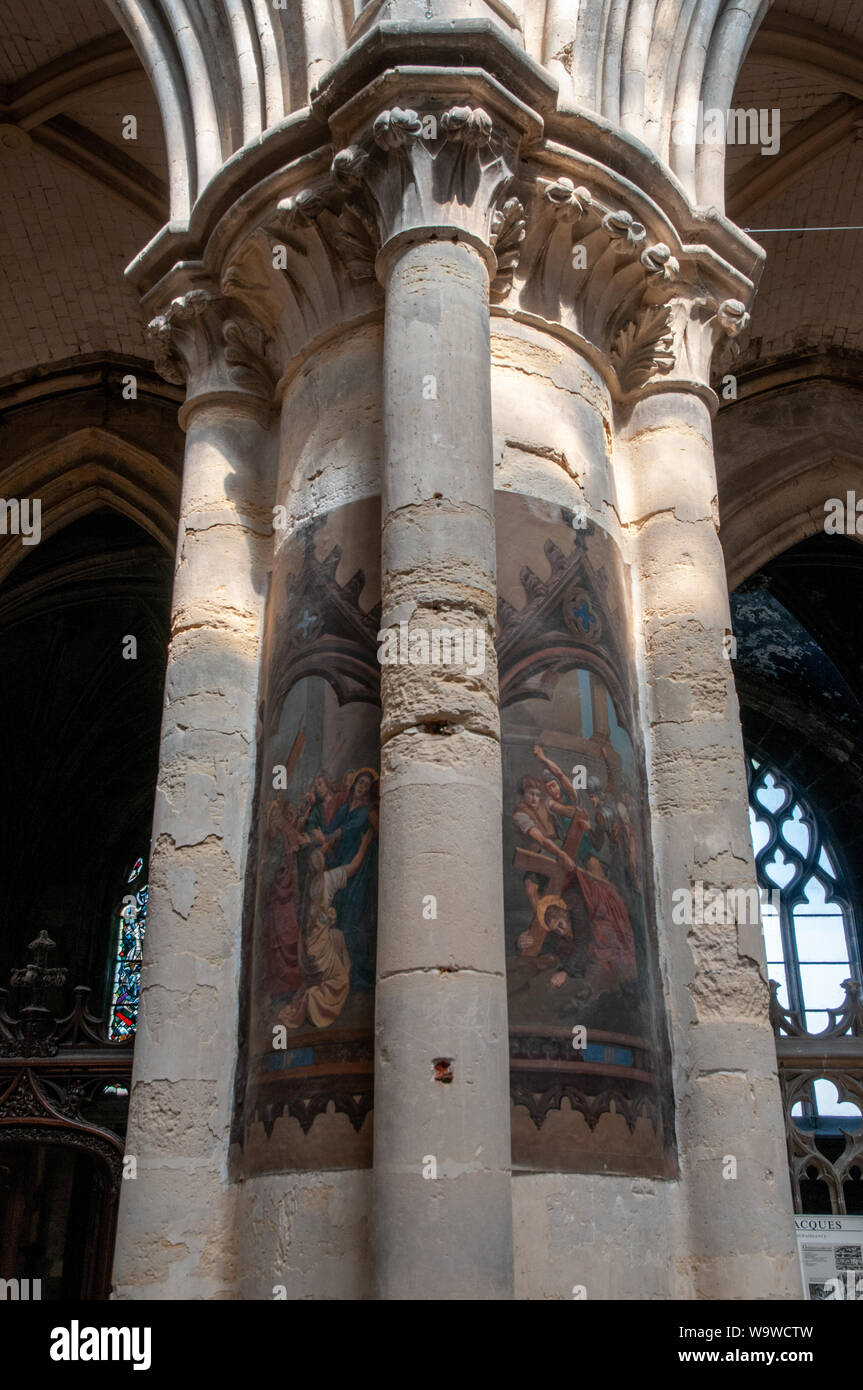 Malte biblische Szenen auf innere Spalte reparaturbedürftig in der Kirche Saint-Jacques in Dieppe, Frankreich. Stockfoto