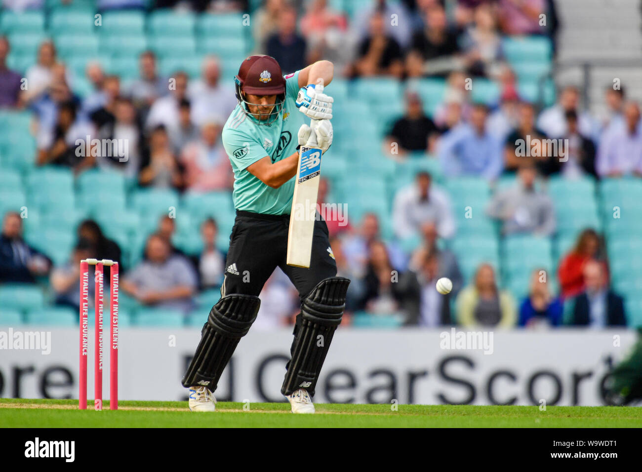 LONDON, VEREINIGTES KÖNIGREICH. 15 Aug, 2019. Aaron. Finch von Surrey Cricket Club während T 20 Vitalität Blast Befestigung zwischen Surrey vs Sussex am Kia Oval Cricket Ground am Donnerstag, 15. August 2019 in London, England. Credit: Taka G Wu/Alamy leben Nachrichten Stockfoto