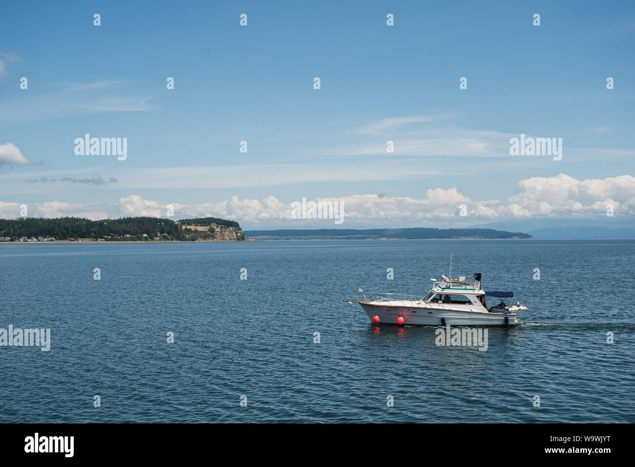 Ein Vergnügen, Bootsfahrten in der Nähe der Marina an der Waterfront in der Whidbey Island Gemeinschaft von Guanajuato,. In der Nähe des Olympic Peninsula, Washington, USA Stockfoto