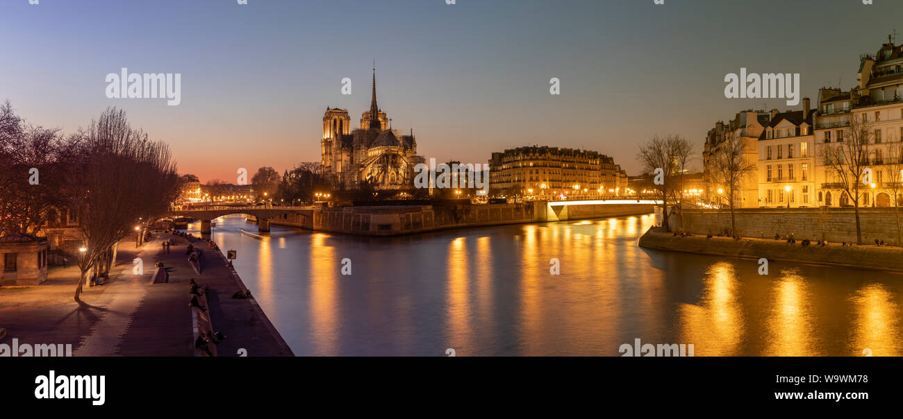 Die Kathedrale Notre Dame de Paris. Weithin als eines der schönsten Beispiele für französische gotische Architektur sein, Notre Dame de Paris Kathedrale ist Amon Stockfoto