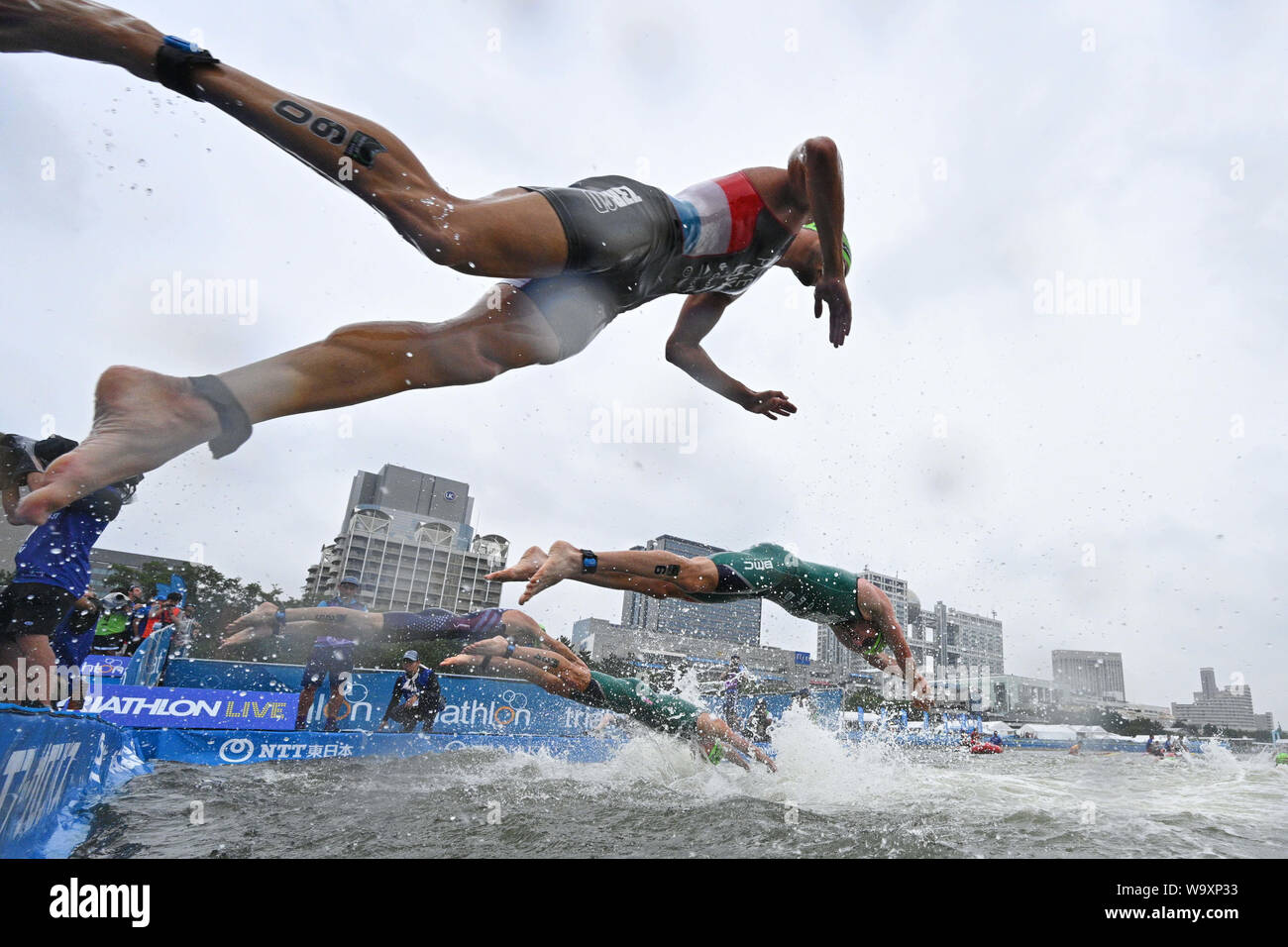 Odaiba, Tokio, Japan. Credit: MATSUO. 16 Aug, 2019. (T-B) Gregor Payet (LUX), Richard Murray (RSA), Matthew McElroy (USA), Wian Sullwald (RSA) Triathlon: 2019 ITU World olympischen Qualifikationsturnier Elite Männer in Odaiba, Tokyo, Japan. Credit: MATSUO. K/LBA SPORT/Alamy leben Nachrichten Stockfoto