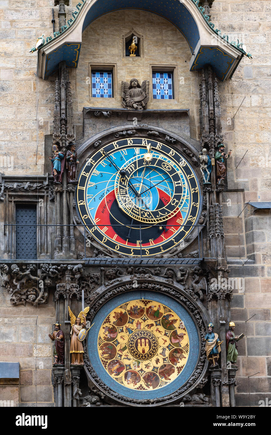Astronomische Uhr in Prag in der Tschechischen Republik ist das älteste Uhr  aus dem Mittelalter Stockfotografie - Alamy