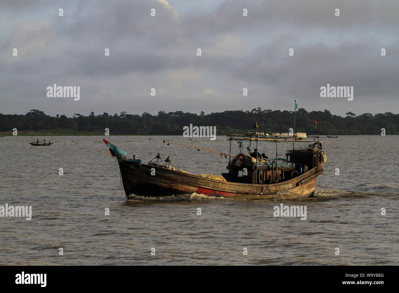 Ein fischtrawler auf dem Kirtonkhola River. Barisal, Bangladesch Stockfoto