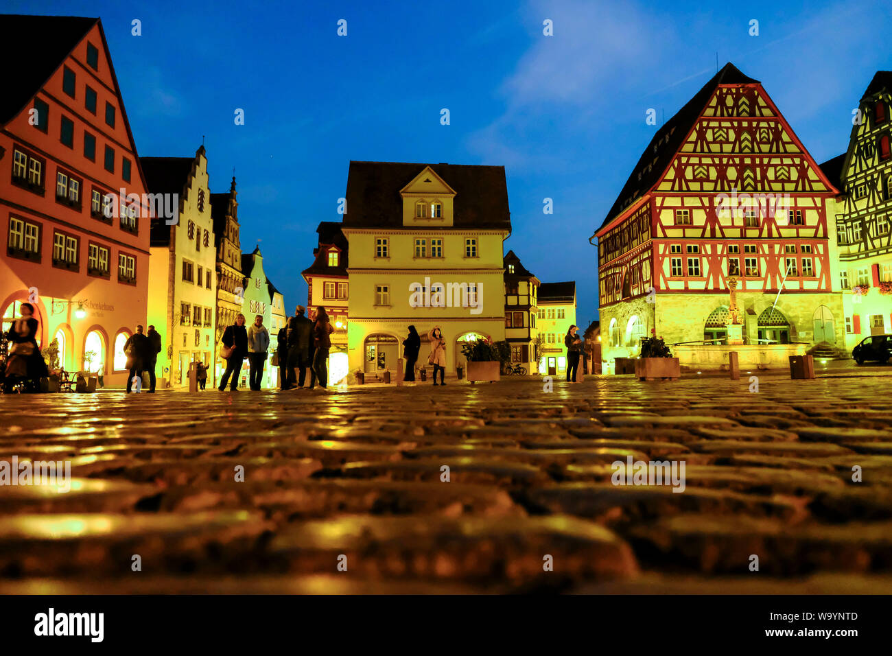 17.10.2018, Rothenburg o.d. Tauber, Mittelfranken, Bayern, Deutschland - Marktplatz in Rothenburg o.d. Tauber am Abend - Marktplatz in Ro Stockfoto