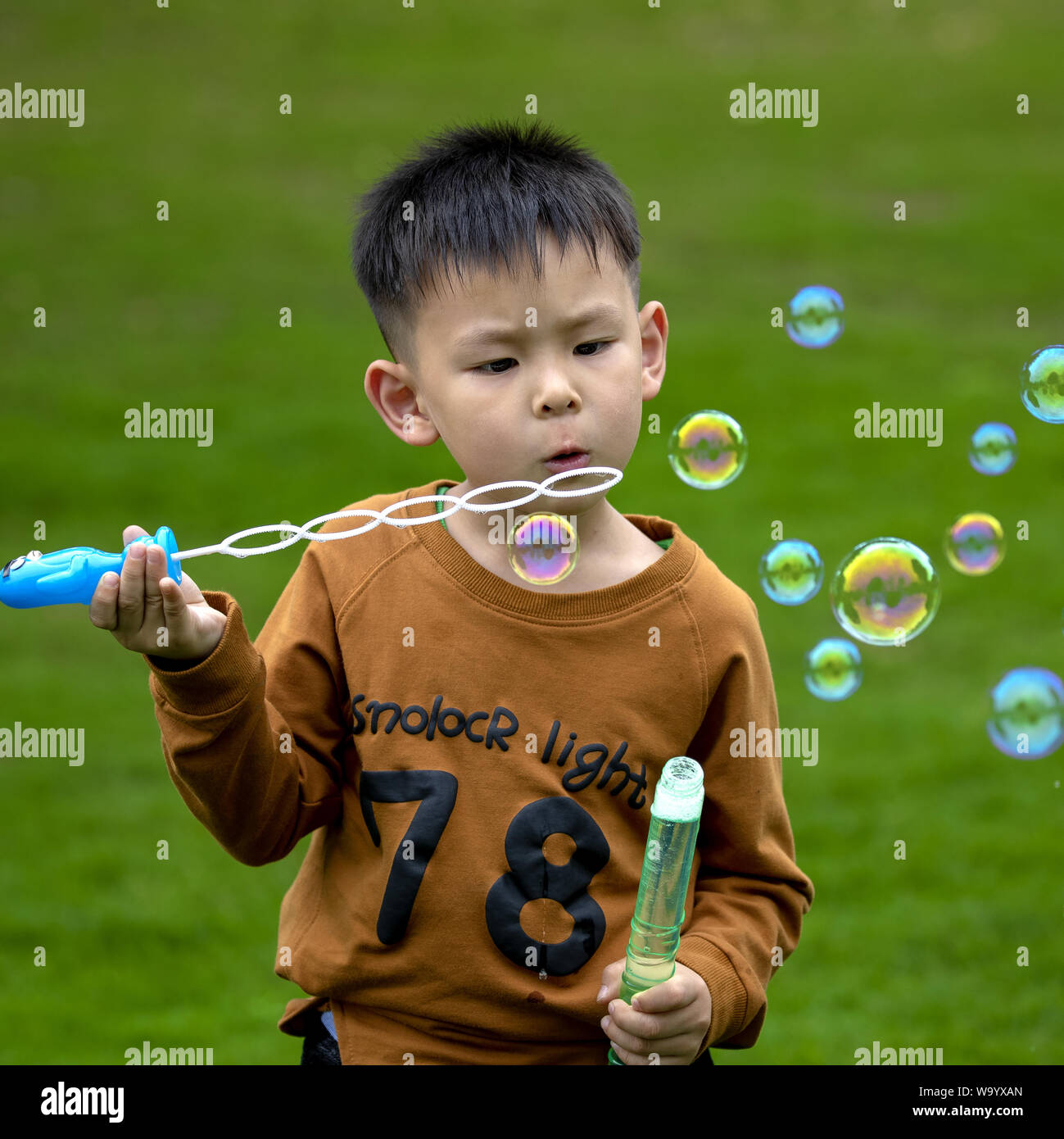 Kinder im park Stockfoto