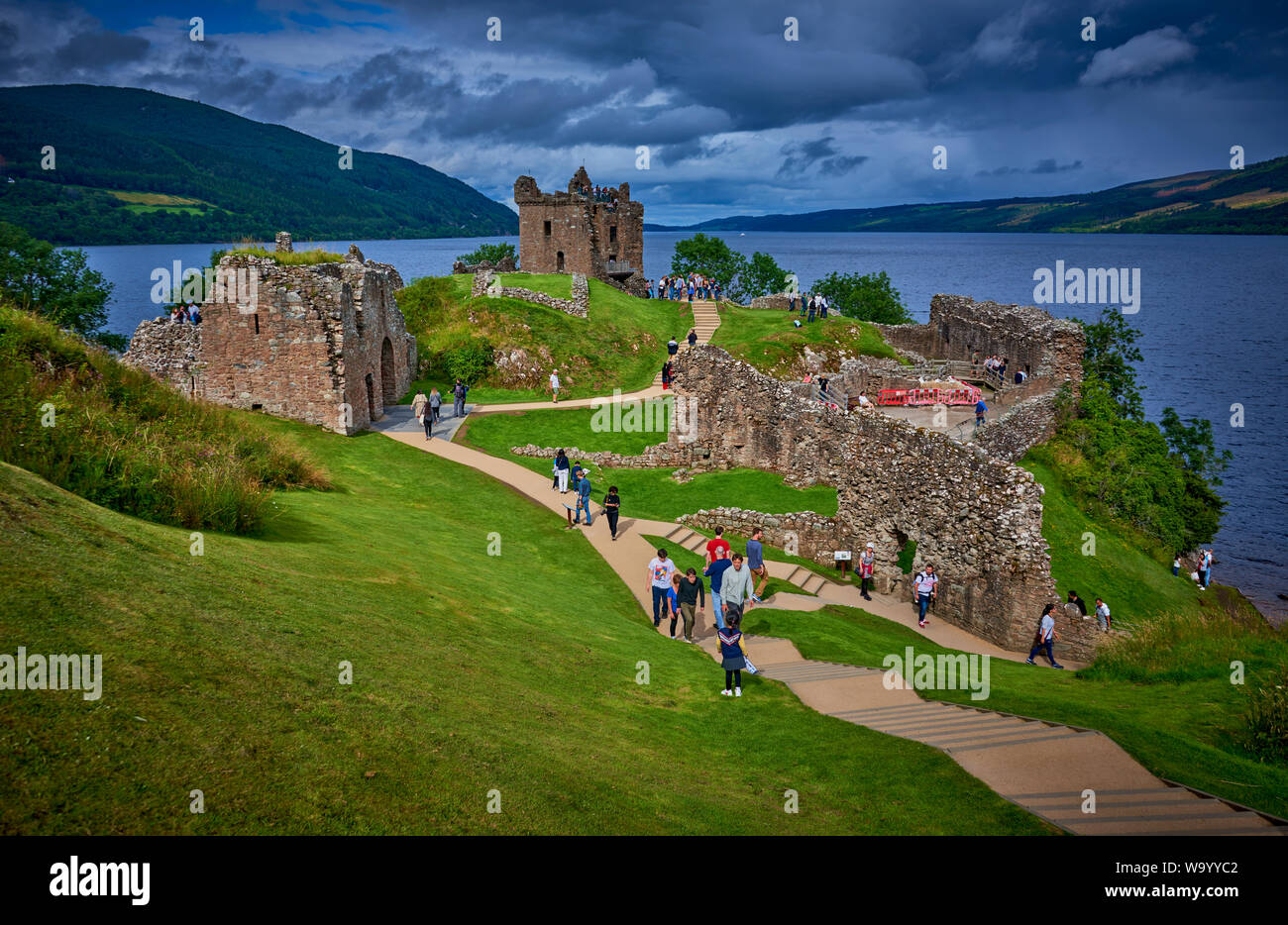 Urquhart Castle auf Lock Ness (GLNC) Stockfoto