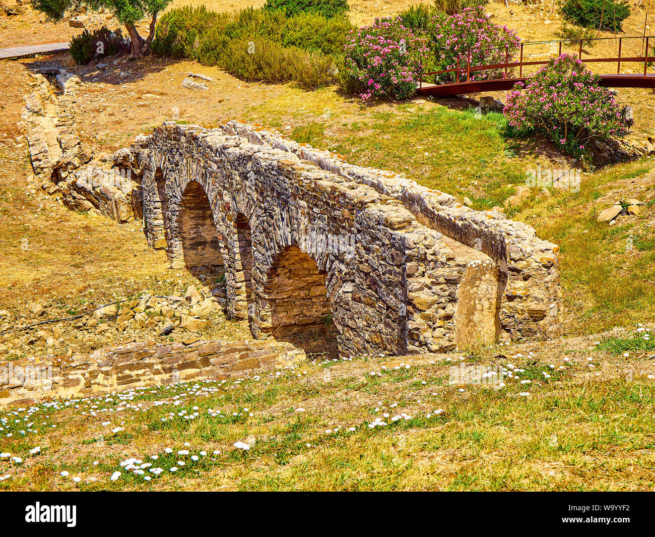 Reste der römischen Aquädukt von Punta Paloma. Baelo Claudia archäologische Stätte. Tarifa, Cadiz. Andalusien, Spanien. Stockfoto