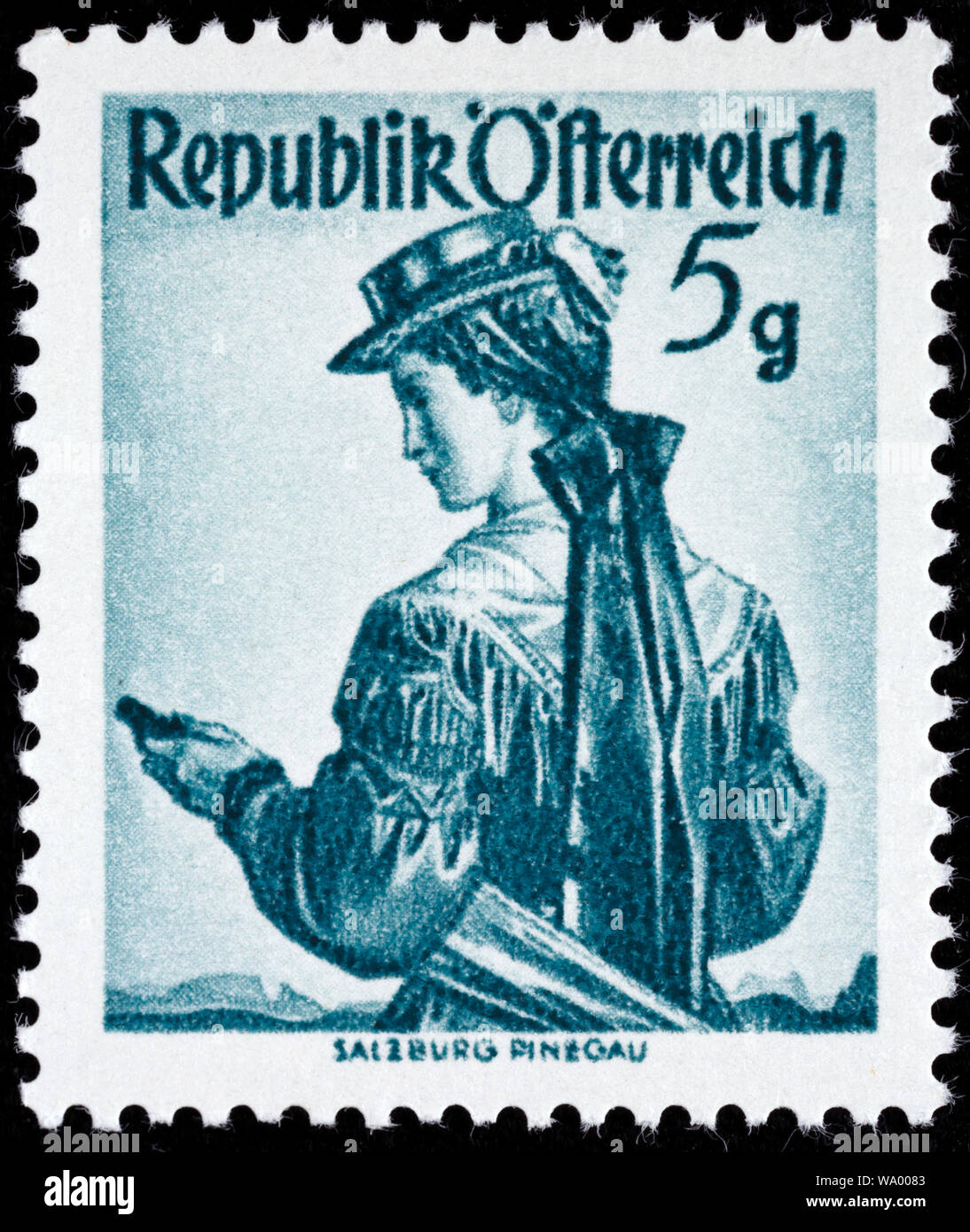 Frau in traditioneller Tracht, Salzburg, Pinzgau, Briefmarke, Österreich Stockfoto