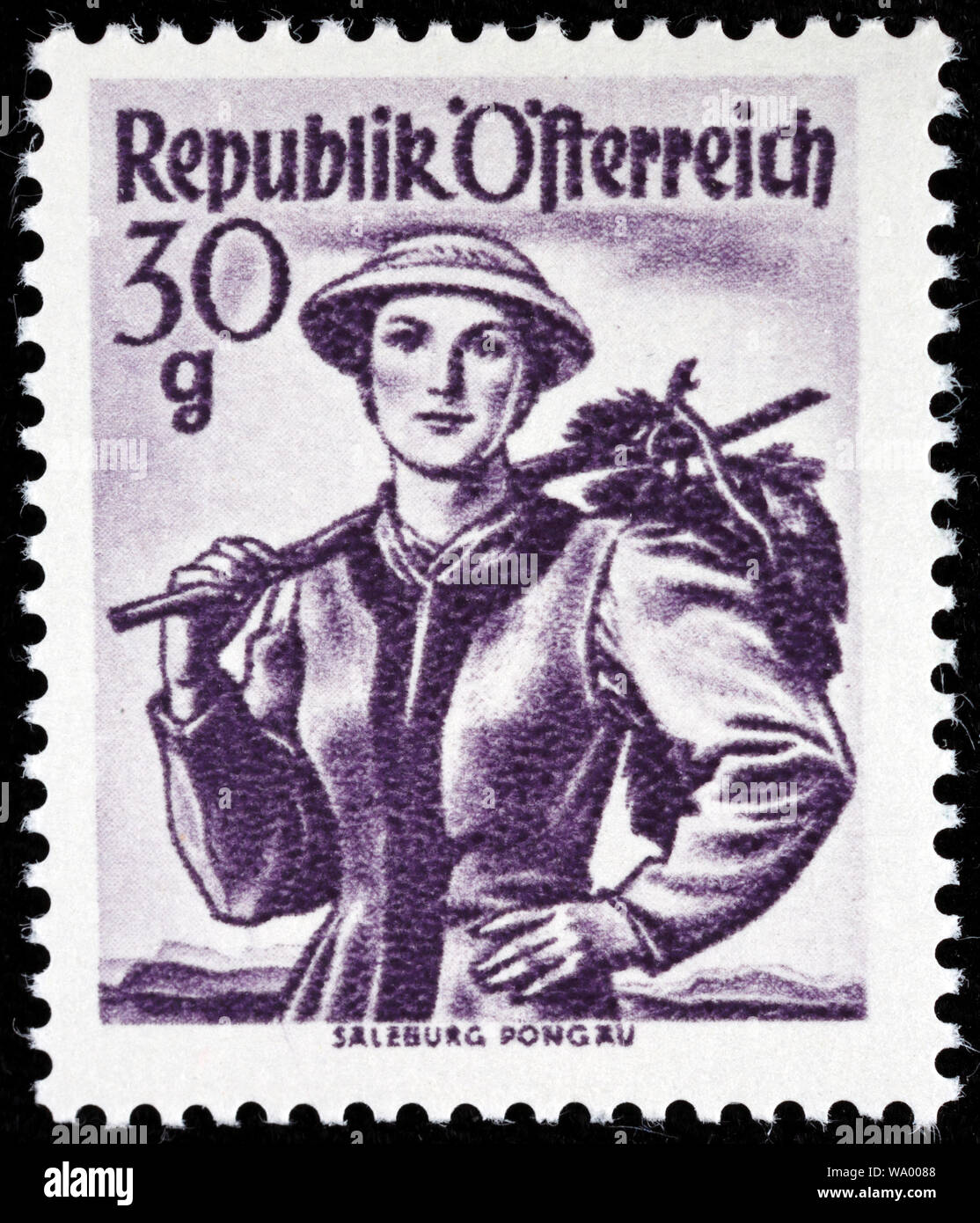 Frau in traditioneller Tracht, Salzburg, Pongau, Briefmarke, Österreich Stockfoto
